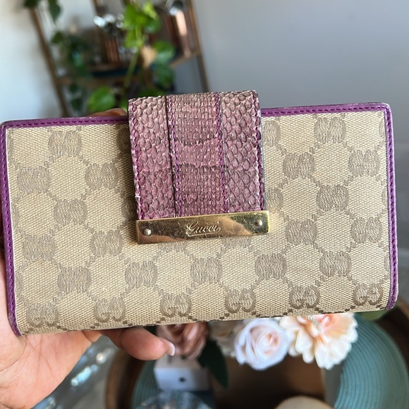 Gucci wallet long beige with purple leather lining and interior. - Picture 7 of 9